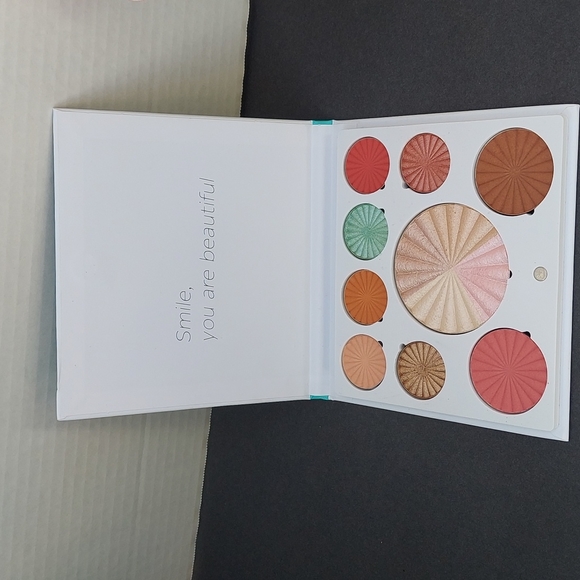 OFRA Mini Mix Good To Go Palette - Picture 4 of 6
